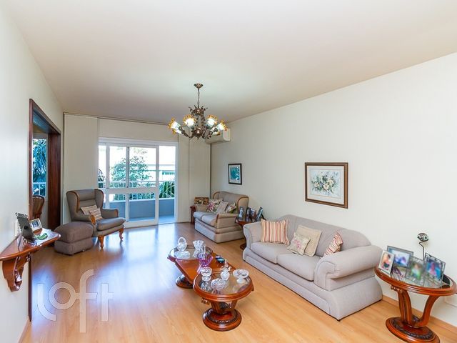 Apartamento com 139m², 3 dormitórios, 1 suíte, 2 vagas, Moinhos de Vento em Porto Alegre