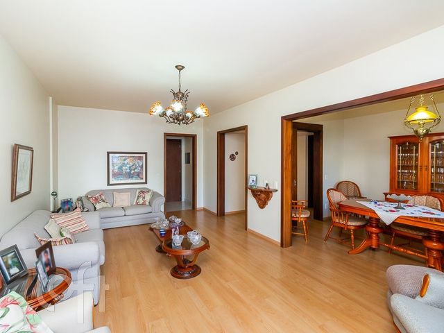 Apartamento com 139m², 3 dormitórios, 1 suíte, 2 vagas, Moinhos de Vento em Porto Alegre