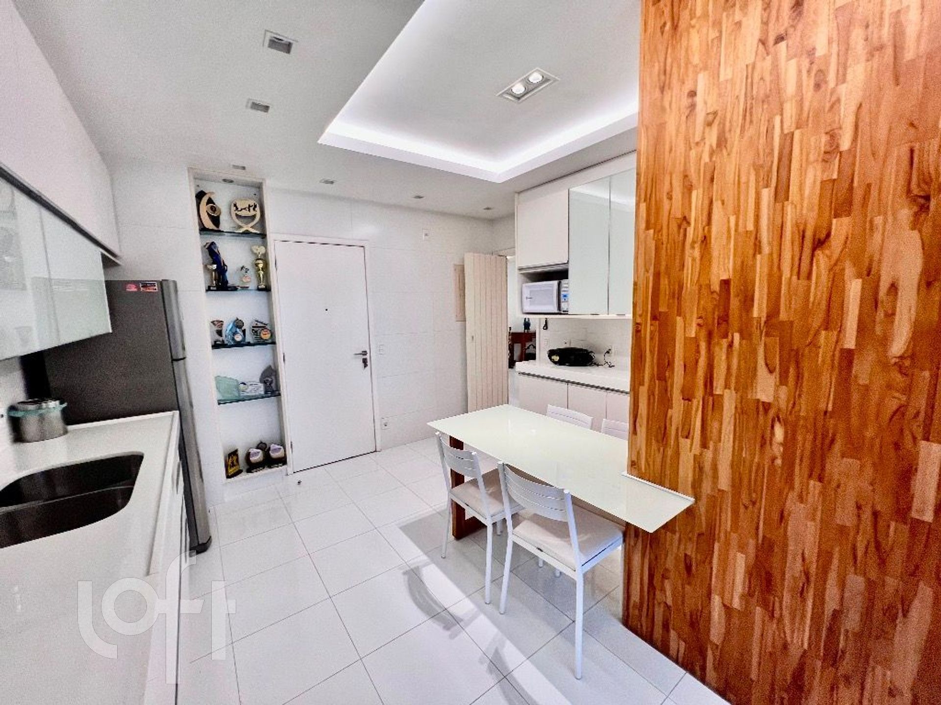 Apartamento à venda com 3 quartos, 180m² - Foto 17