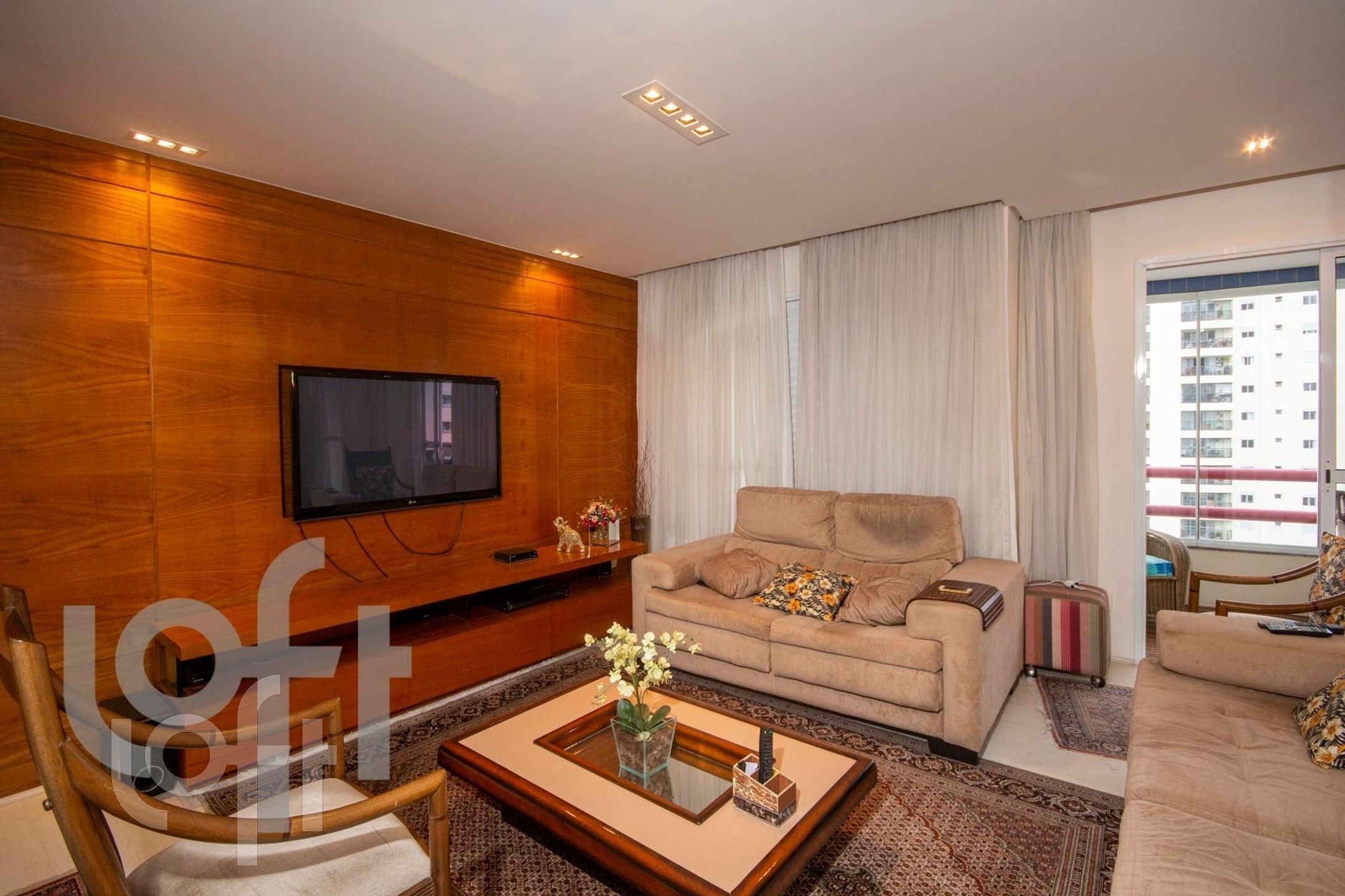 Apartamento à venda com 3 quartos, 160m² - Foto 1