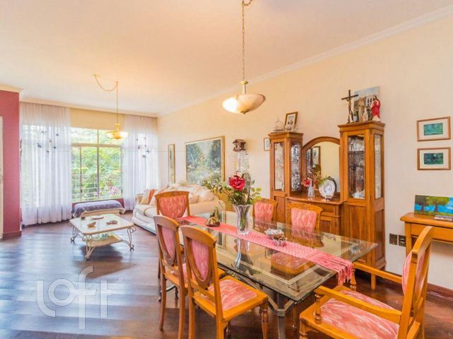 Casa com 227m², 3 dormitórios, 2 suítes, 2 vagas, Três Figueiras em Porto Alegre