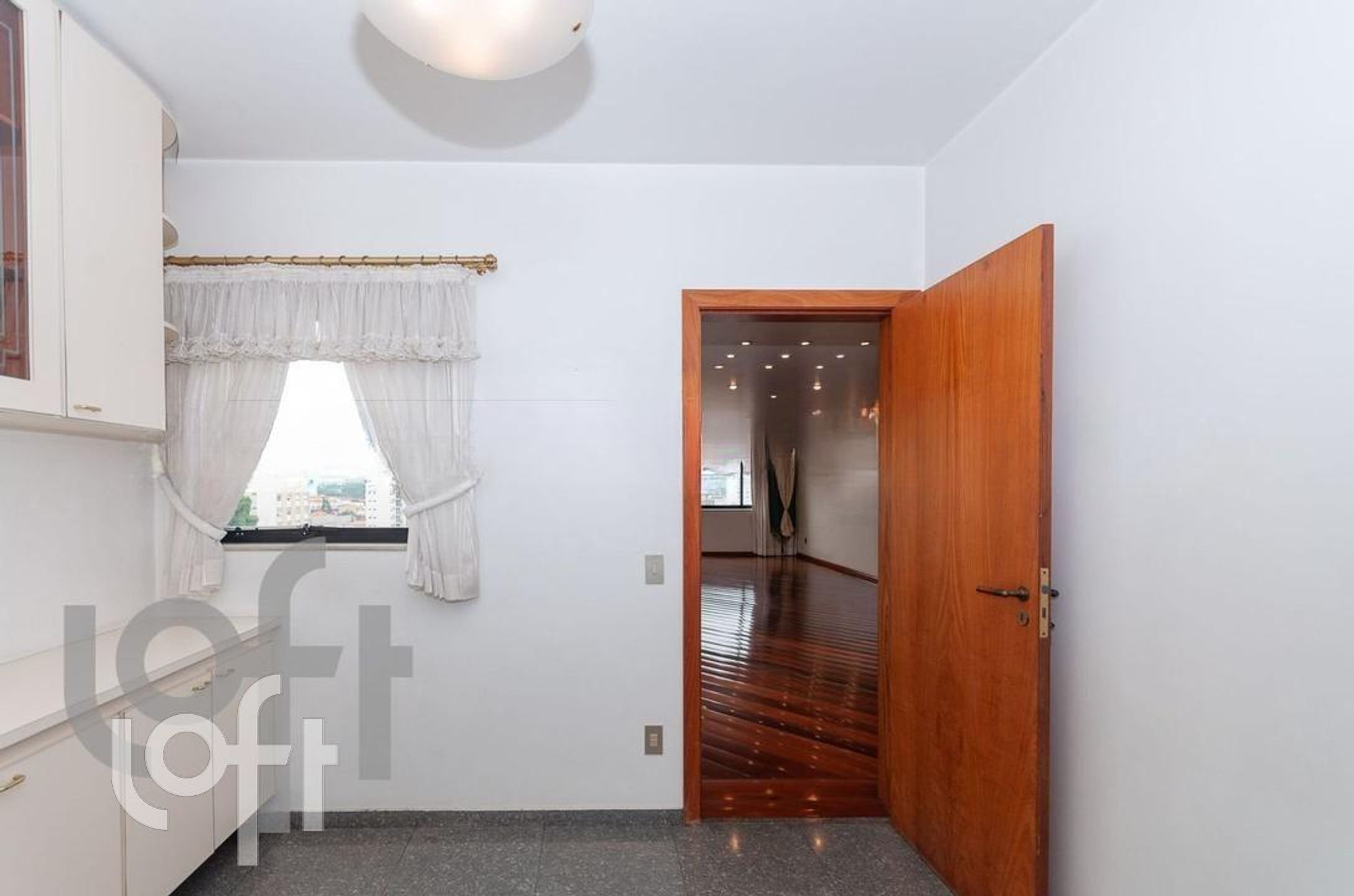 Apartamento à venda com 4 quartos, 200m² - Foto 17