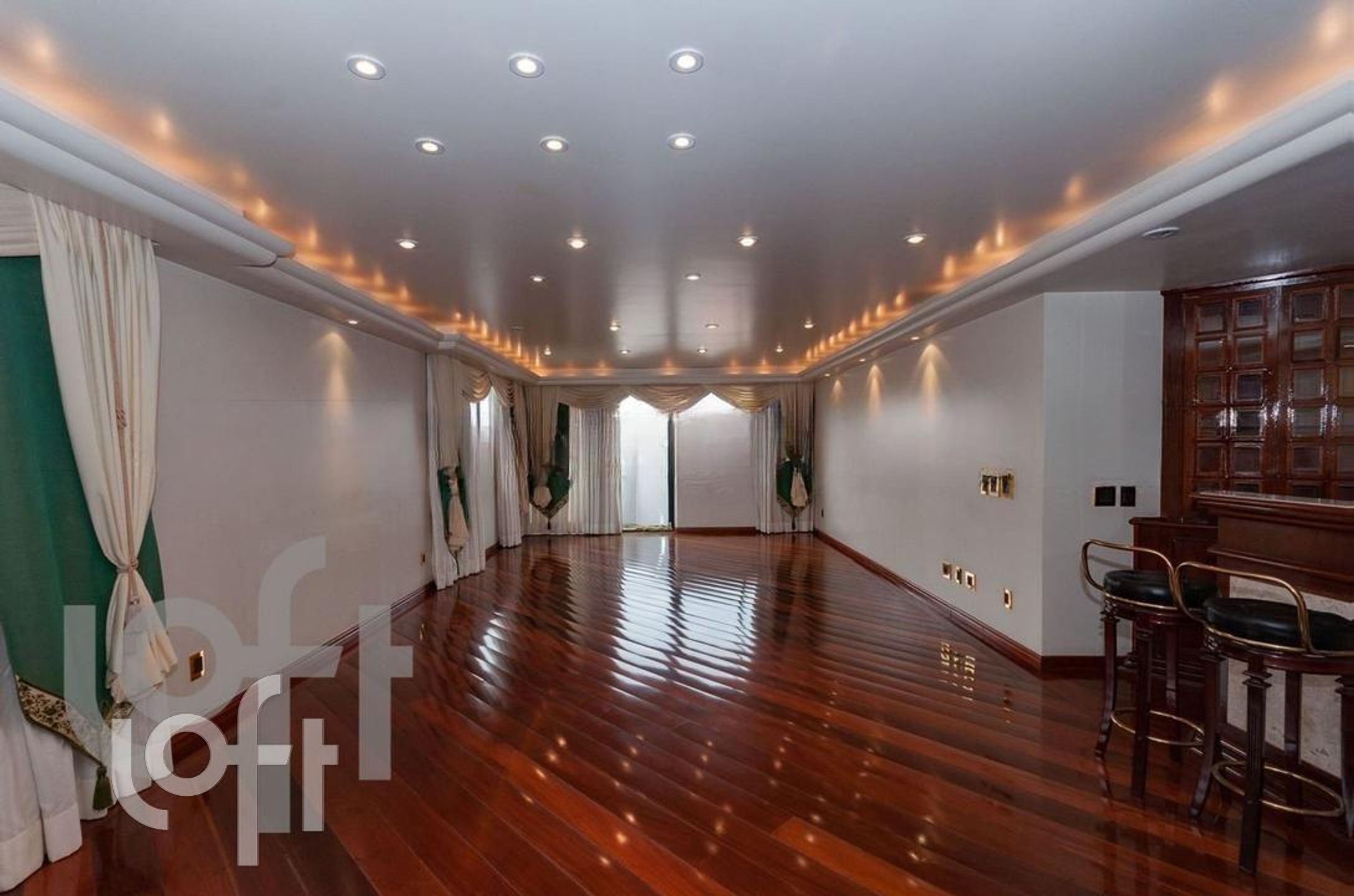 Apartamento à venda com 4 quartos, 200m² - Foto 25