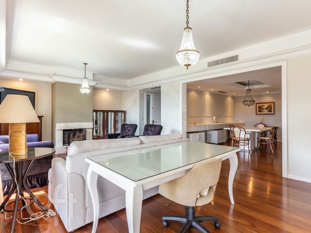 Apartamento com 226m², 3 dormitórios, 1 suíte, 3 vagas, Petrópolis em Porto Alegre