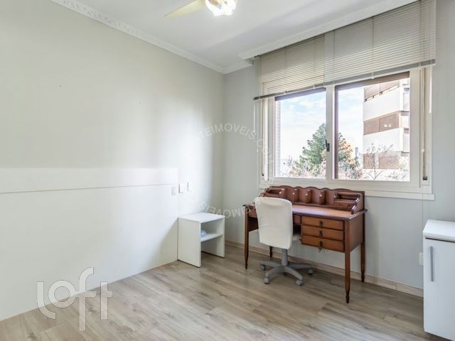 Apartamento com 226m², 3 dormitórios, 1 suíte, 3 vagas, Petrópolis em Porto Alegre