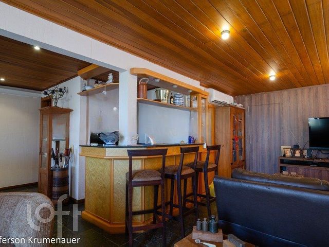 Apartamento com 218m², 3 dormitórios, 1 suíte, 2 vagas, Auxiliadora em Porto Alegre