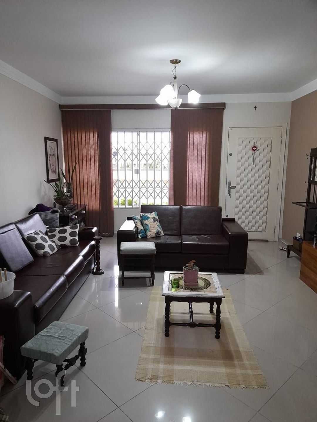 Sobrado de Alto Padrão com 3 Suítes, Piscina e Áre