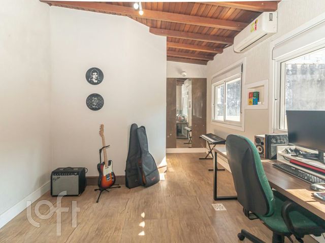 Apartamento com 170m², 3 dormitórios, 1 suíte, 1 vaga, Auxiliadora em Porto Alegre