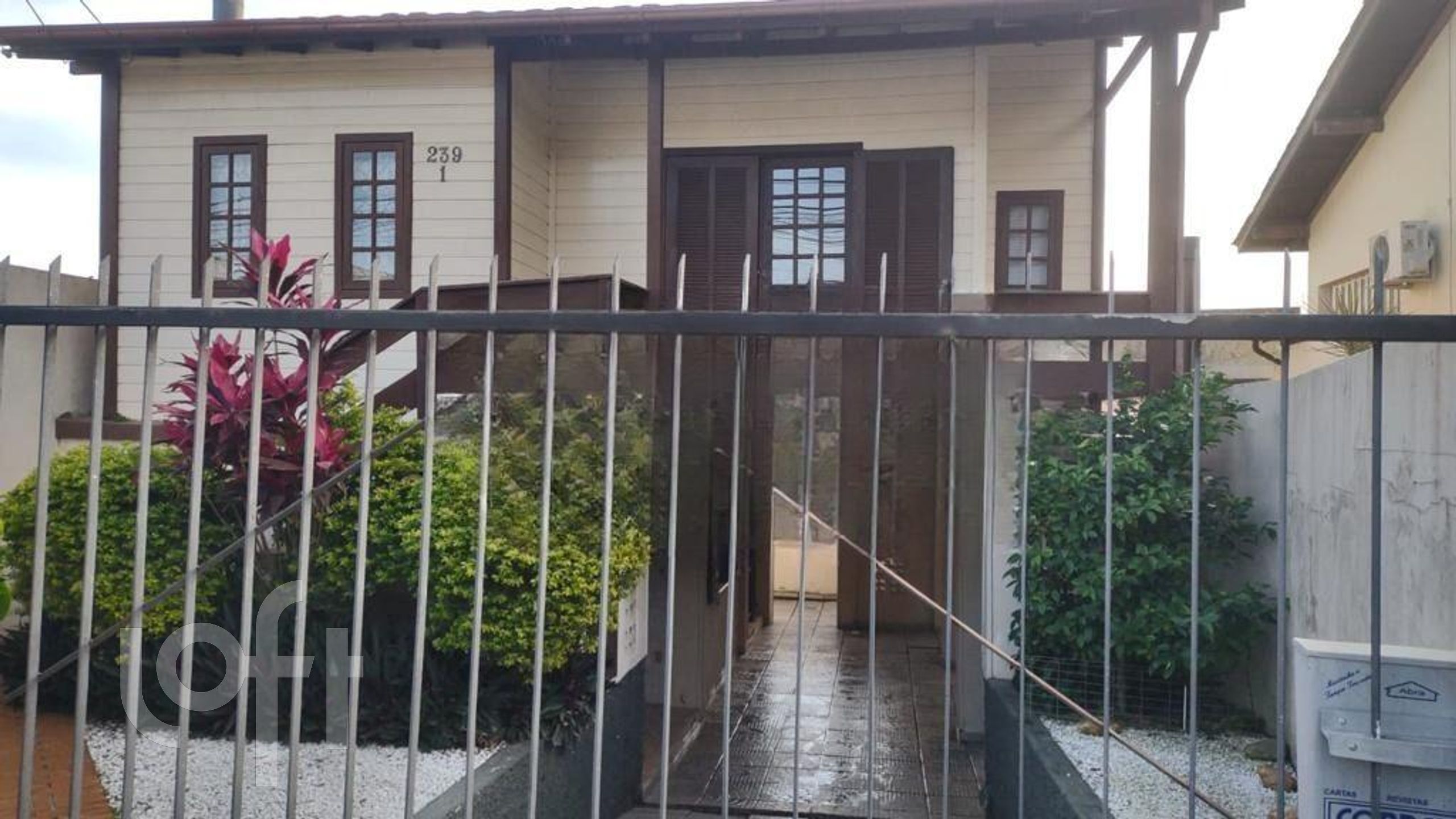 Casa Residencial com 125m², 4 quartos, 2 garagens, no bairro Capoeiras em Florianópolis