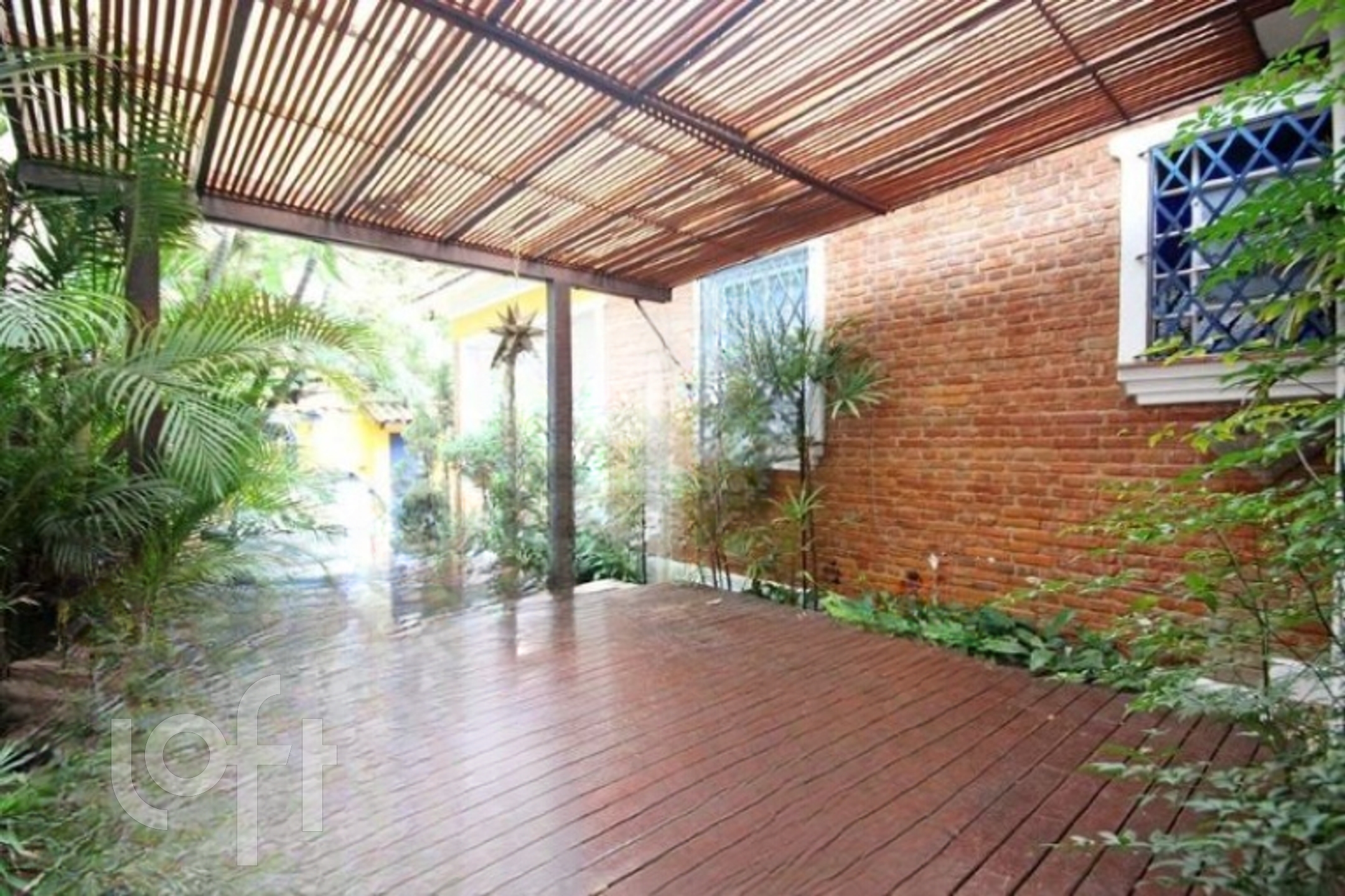 Casa à venda com 3 quartos, 300m² - Foto 1