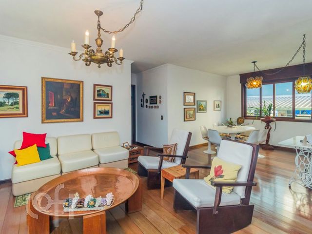 Apartamento com 124m², 3 dormitórios, 1 suíte, 2 vagas, Três Figueiras em Porto Alegre