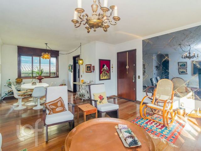 Apartamento com 124m², 3 dormitórios, 1 suíte, 2 vagas, Três Figueiras em Porto Alegre