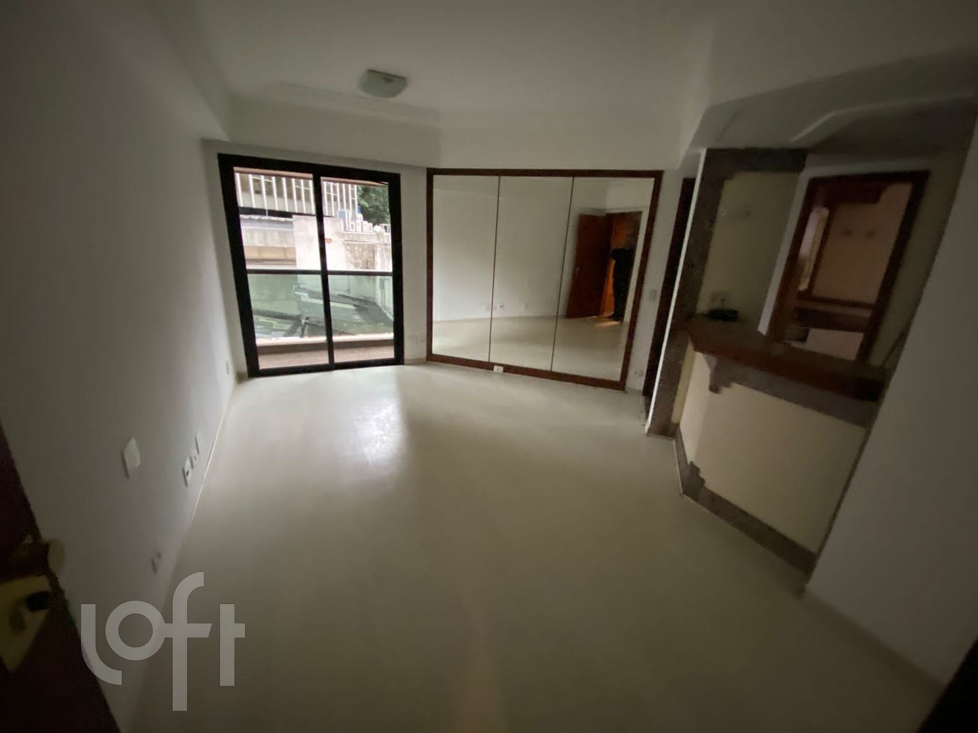 Apartamento à venda com 1 quarto, 40m² - Foto 2