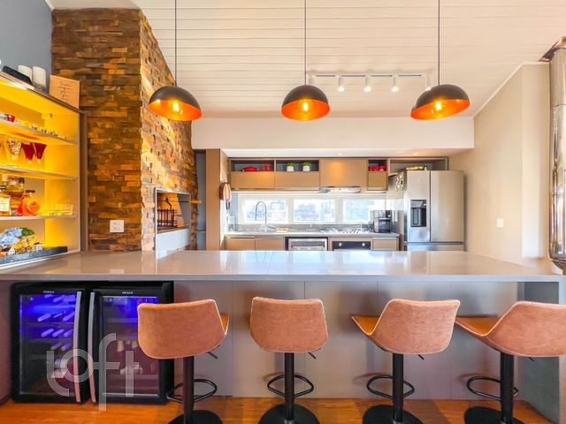 Apartamento com 248m², 3 dormitórios, 1 suíte, 4 vagas, Petrópolis em Porto Alegre