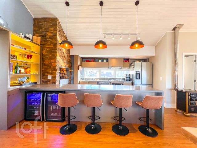 Apartamento com 248m², 3 dormitórios, 1 suíte, 4 vagas, Petrópolis em Porto Alegre