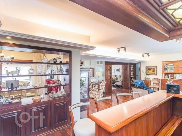 Apartamento com 240m², 3 dormitórios, 1 suíte, 3 vagas, Independência em Porto Alegre