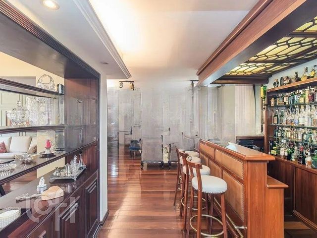 Apartamento com 240m², 3 dormitórios, 1 suíte, 3 vagas, Independência em Porto Alegre