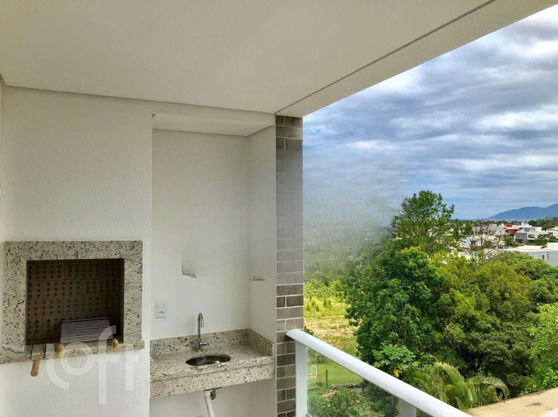 Apartamentos com 90m², 3 quartos, 1 suíte, 2 garagens, no bairro Campeche Central em Florianópolis