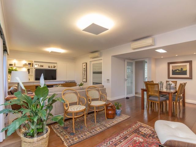 Apartamento com 152m², 3 dormitórios, 1 suíte, 2 vagas, Rio Branco em Porto Alegre