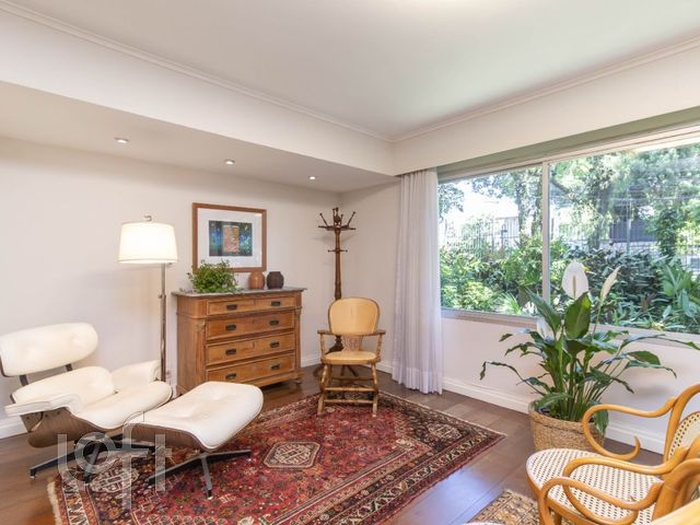 Apartamento com 152m², 3 dormitórios, 1 suíte, 2 vagas, Rio Branco em Porto Alegre