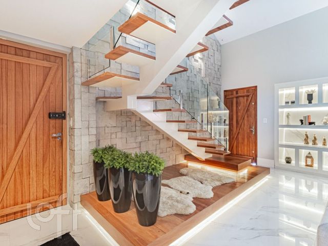 Casa com 319m², 2 dormitórios, 2 suítes, Cristo Redentor em Porto Alegre