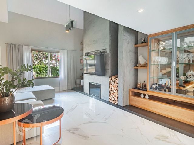 Casa com 319m², 2 dormitórios, 2 suítes, Cristo Redentor em Porto Alegre