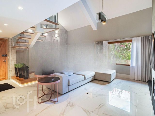 Casa com 319m², 2 dormitórios, 2 suítes, Cristo Redentor em Porto Alegre