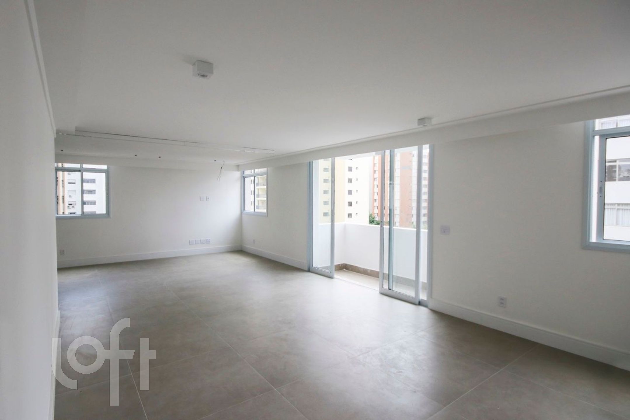 Apartamento à venda com 3 quartos, 258m² - Foto 1