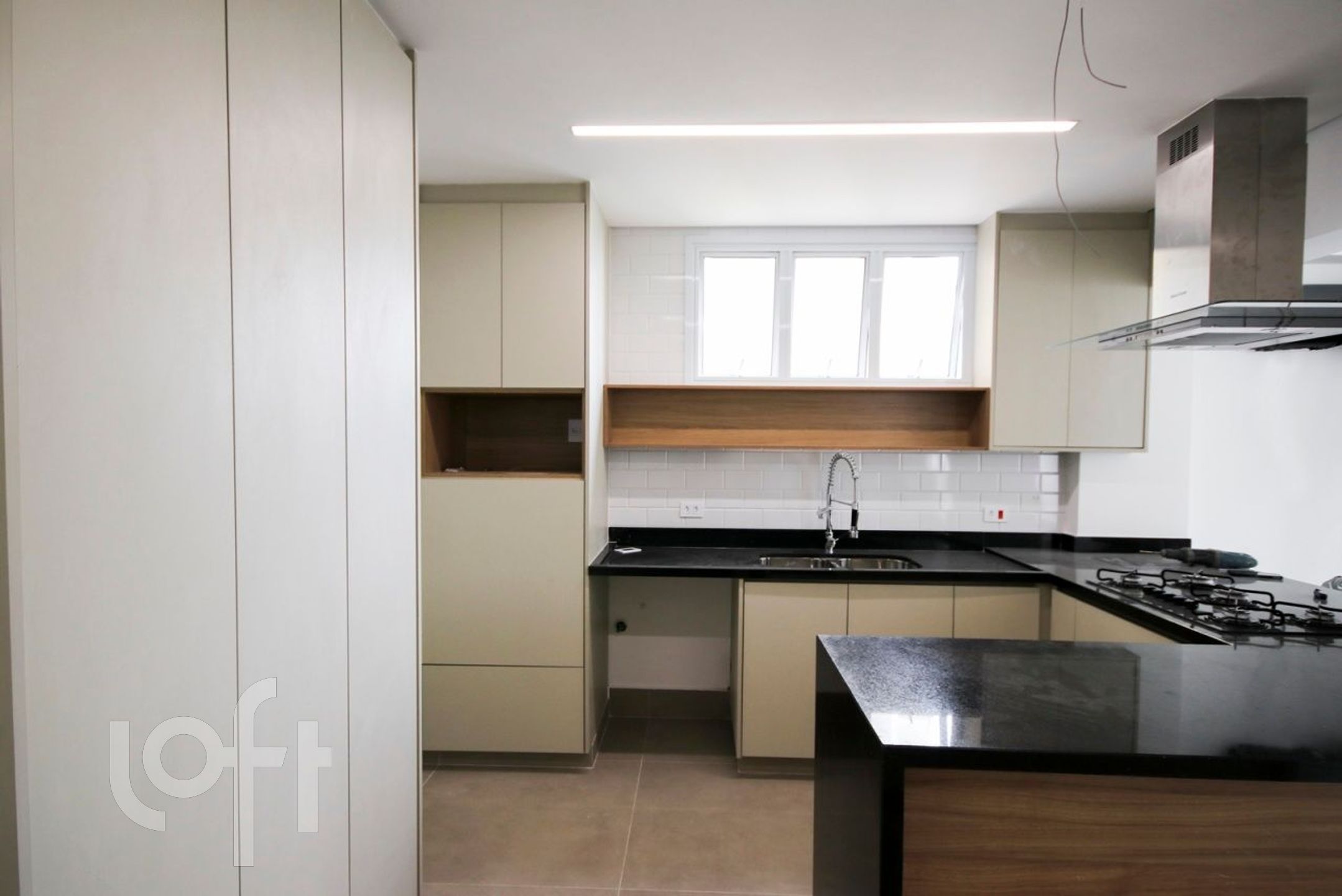 Apartamento à venda com 3 quartos, 258m² - Foto 11