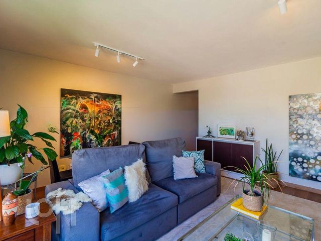 Apartamento com 90m², 3 dormitórios, 1 suíte, 2 vagas, Petrópolis em Porto Alegre