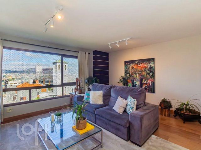 Apartamento com 90m², 3 dormitórios, 1 suíte, 2 vagas, Petrópolis em Porto Alegre