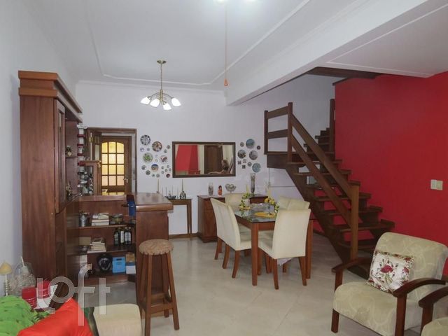 Casa com 360m², 3 dormitórios, 2 suítes, 2 vagas, Menino Deus em Porto Alegre