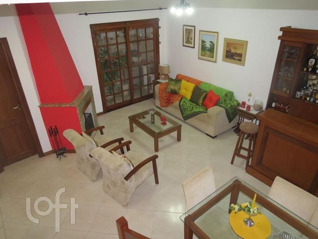 Casa com 360m², 3 dormitórios, 2 suítes, 2 vagas, Menino Deus em Porto Alegre