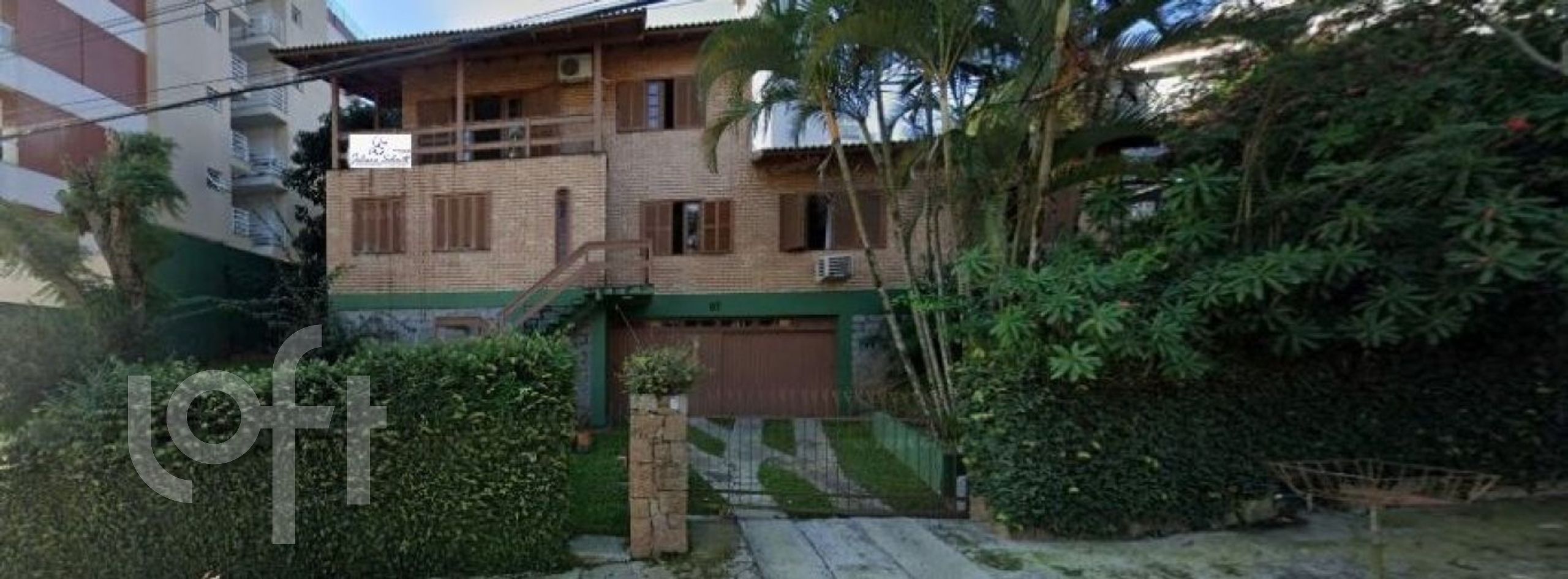 Casa Residencial com 350m², 6 quartos, 1 suíte, 3 garagens, no bairro João Paulo em Florianópolis