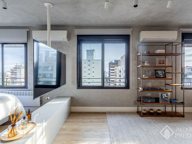 Apartamento com 43m², 1 dormitório, 1 vaga, Auxiliadora em Porto Alegre