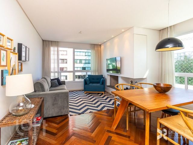 Apartamento com 75m², 2 dormitórios, 1 suíte, 2 vagas, Petrópolis em Porto Alegre