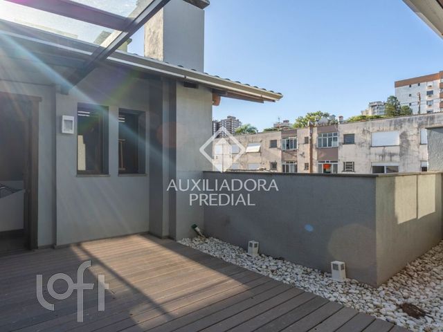 Apartamento com 229m², 3 dormitórios, 1 suíte, 2 vagas, Petrópolis em Porto Alegre