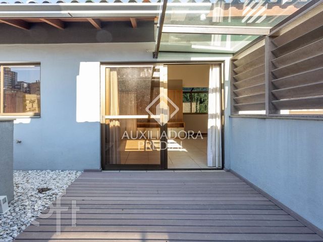 Apartamento com 229m², 3 dormitórios, 1 suíte, 2 vagas, Petrópolis em Porto Alegre