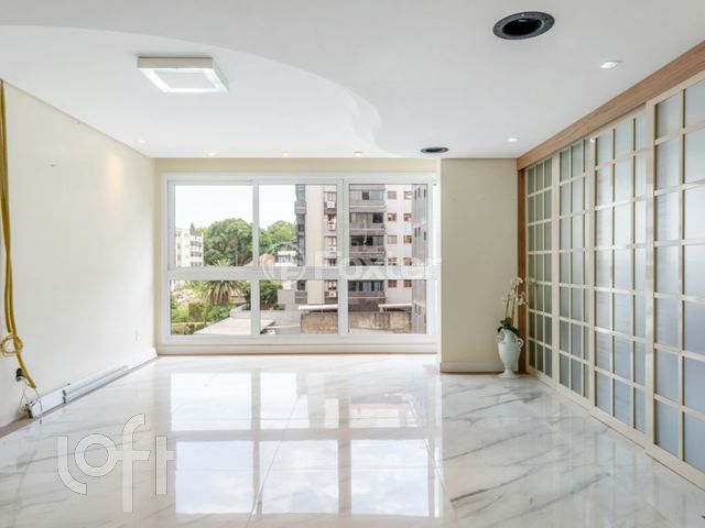 Apartamento com 103m², 3 dormitórios, 1 suíte, 3 vagas, Auxiliadora em Porto Alegre