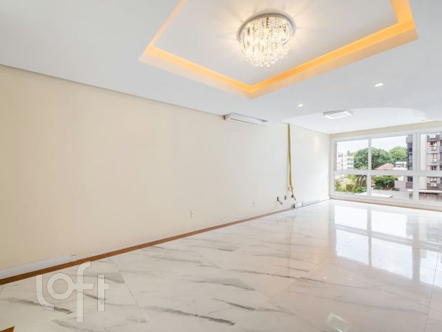 Apartamento com 103m², 3 dormitórios, 1 suíte, 3 vagas, Auxiliadora em Porto Alegre