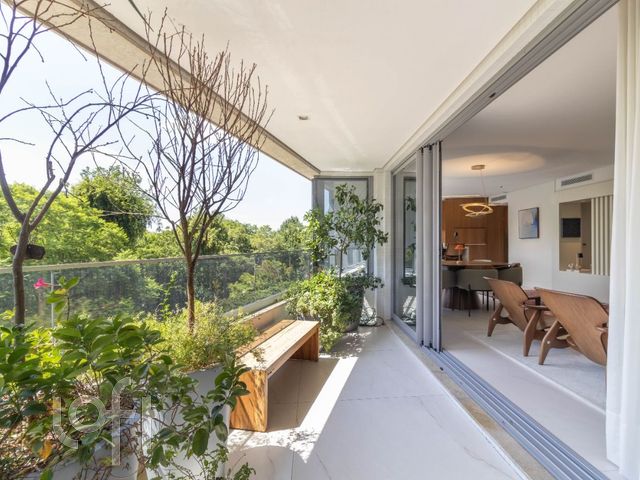 Apartamento com 242m², 3 dormitórios, 3 suítes, 2 vagas, Bela Vista em Porto Alegre