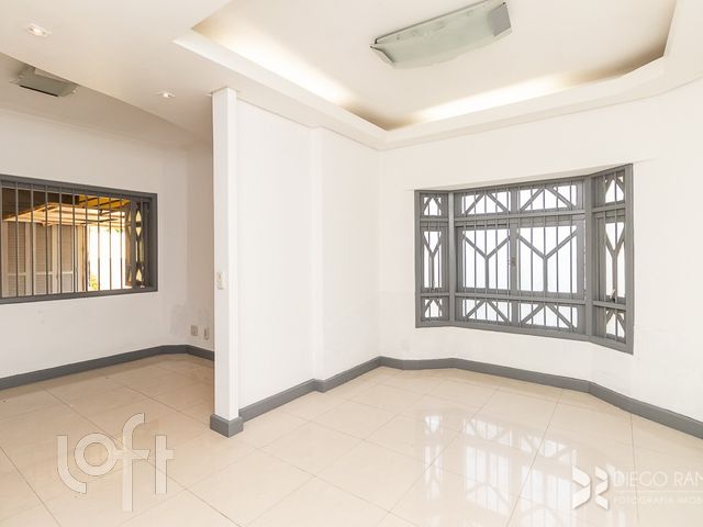 Casa com 175m², 2 dormitórios, 1 suíte, 4 vagas, Santana em Porto Alegre