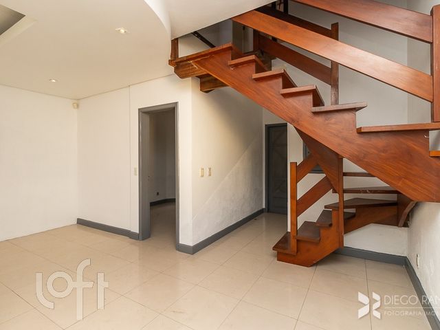 Casa com 175m², 2 dormitórios, 1 suíte, 4 vagas, Santana em Porto Alegre