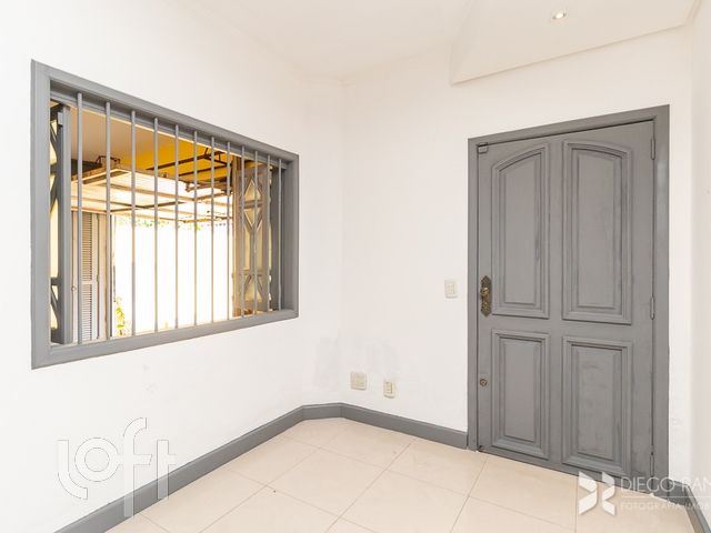 Casa com 175m², 2 dormitórios, 1 suíte, 4 vagas, Santana em Porto Alegre