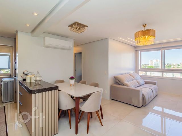 Apartamento com 80m², 3 dormitórios, 1 suíte, 2 vagas, São João em Porto Alegre