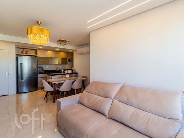 Apartamento com 80m², 3 dormitórios, 1 suíte, 2 vagas, São João em Porto Alegre