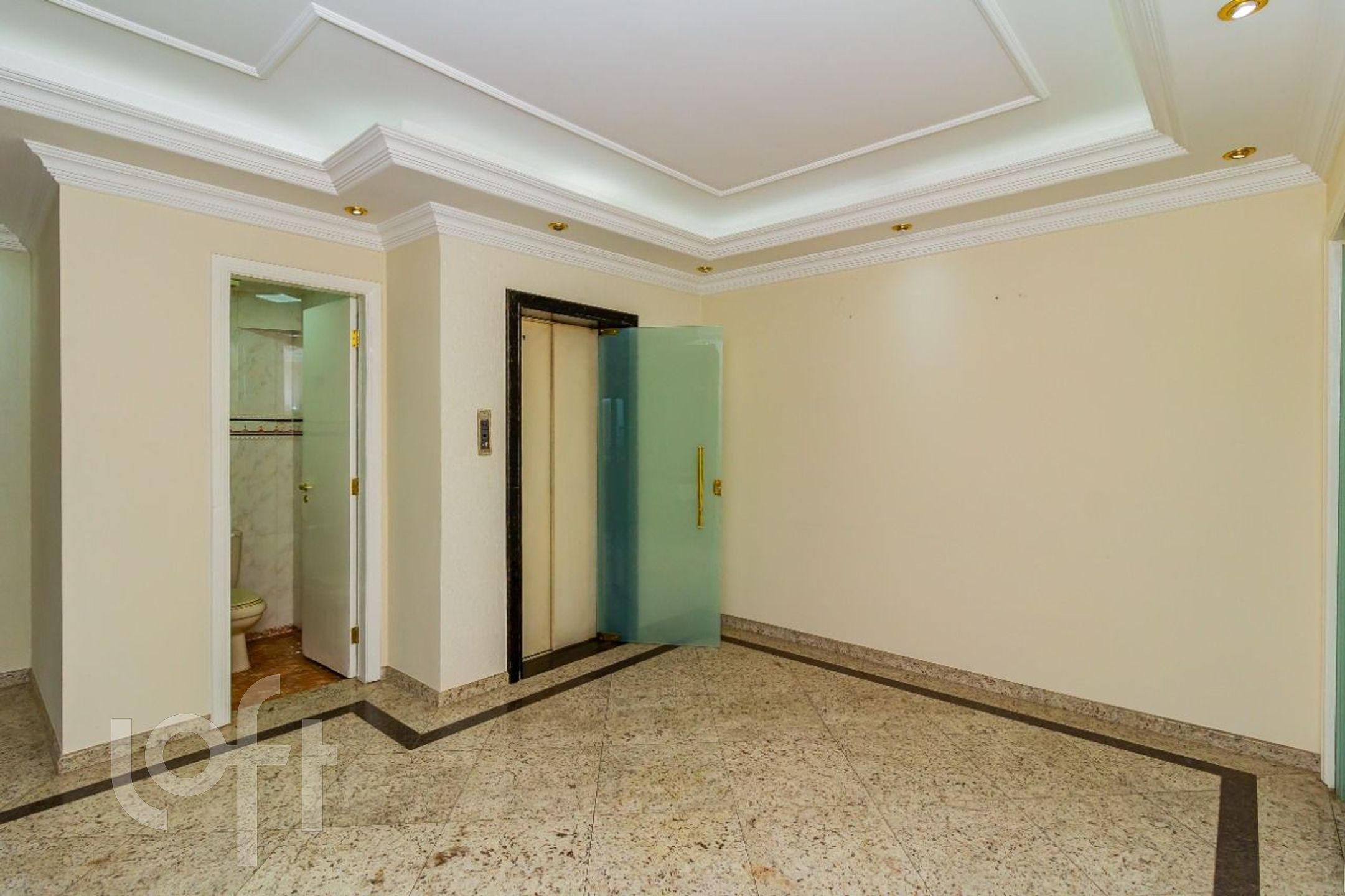 Apartamento à venda com 3 quartos, 150m² - Foto 2