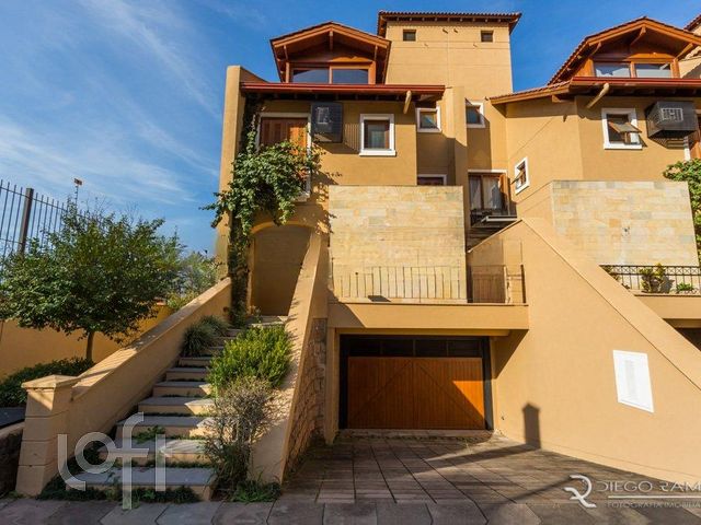 Casa em Condomínio com 436m², 3 dormitórios, 3 suítes, 4 vagas, Três Figueiras em Porto Alegre