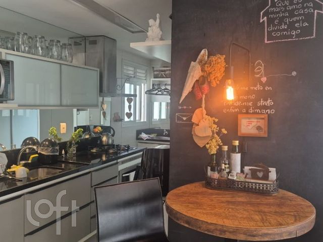 Apartamento com 120m², 2 dormitórios, 2 suítes, 2 vagas, São João em Porto Alegre