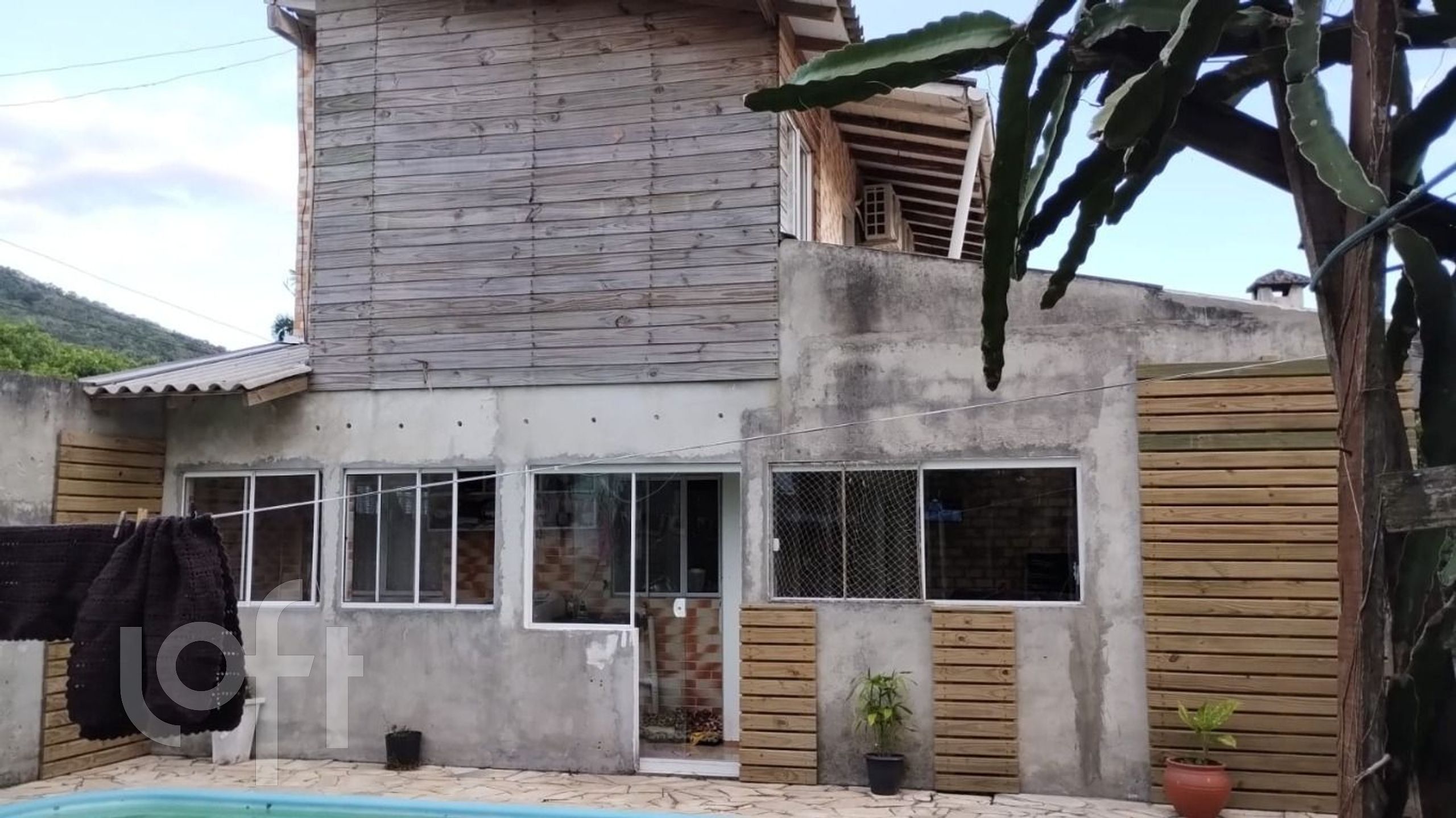 Casa Residencial com 480m², 2 quartos, 6 garagens, no bairro Pântano do Sul em Florianópolis